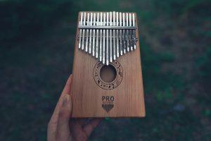 Apprendre à jouer du Kalimba pour les débutants