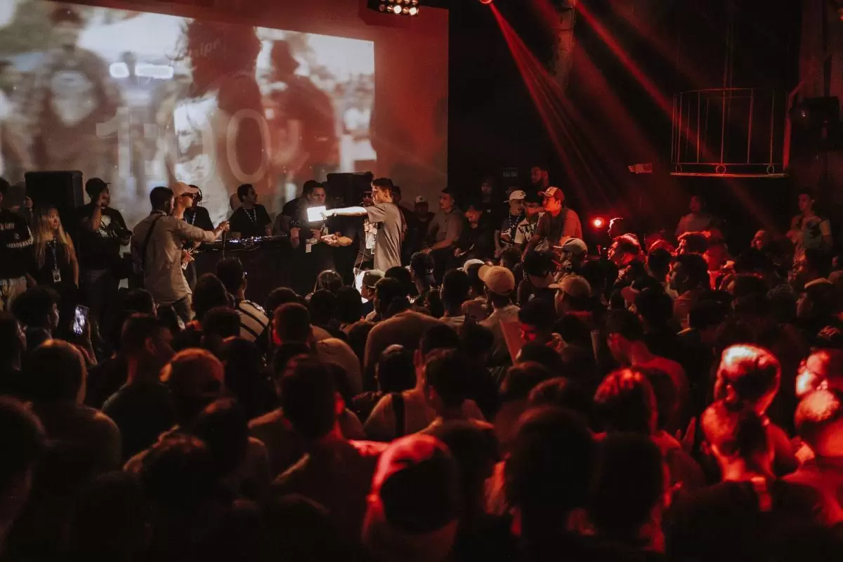 Pourquoi le battle rap est aussi populaire en France